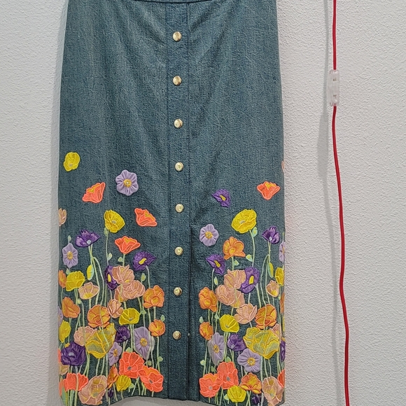 Alice and Olivia Townes Button Down Floral Embroidered Midi Skirt - Picture 8 of 9